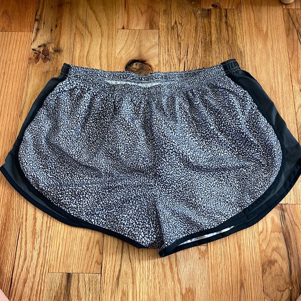 Nike Plus Size Gray and Black Pattern Tempo Short
